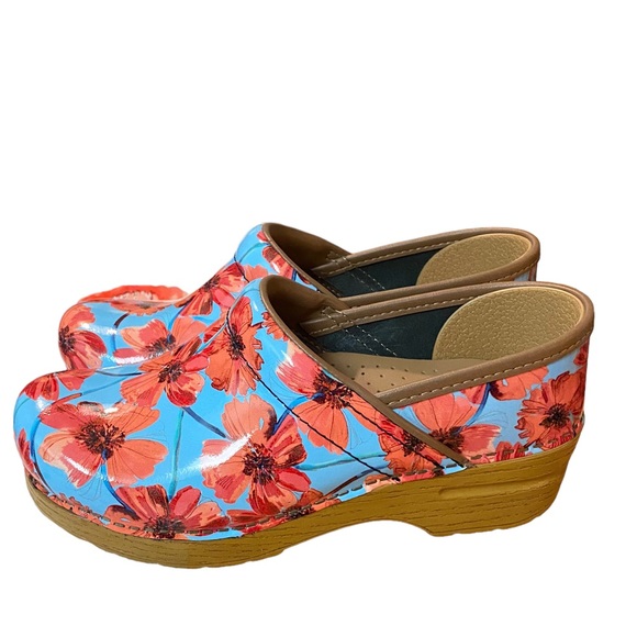 FINAL PRICE-Dansko New Women's Professional Clogs Poppies
Patent Leather - Picture 5 of 12